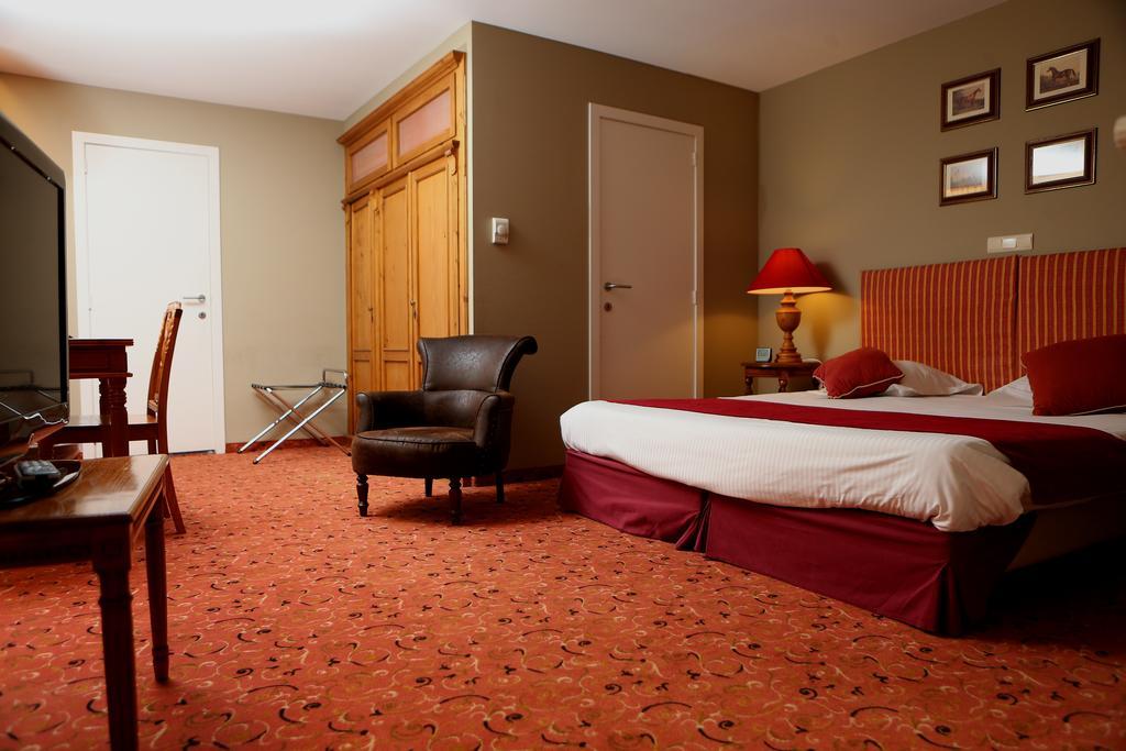 Acacia Hotel