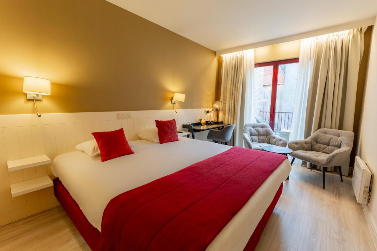 Acacia Hotel